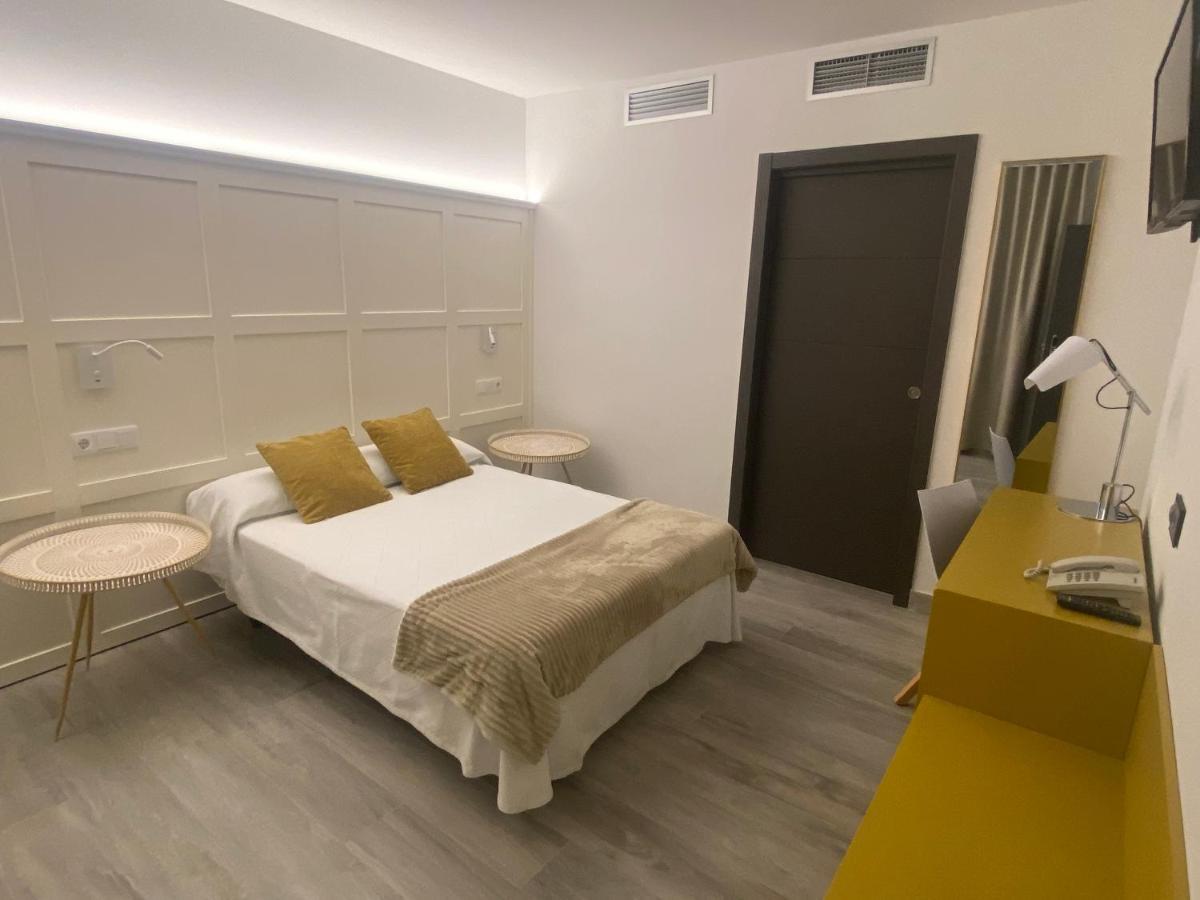Hotel Lusitania, Centro Ciudad, Parking Privado เมรีดา ภายนอก รูปภาพ