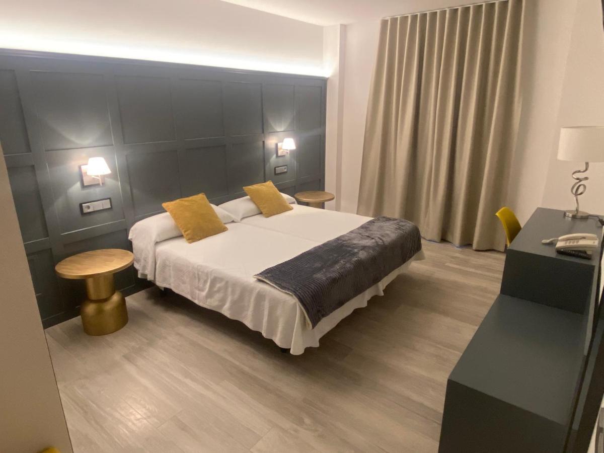 Hotel Lusitania, Centro Ciudad, Parking Privado เมรีดา ภายนอก รูปภาพ