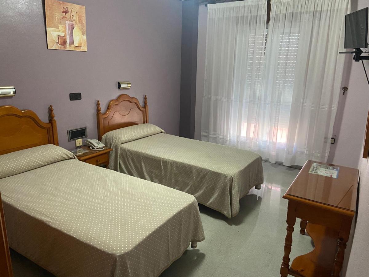 Hotel Lusitania, Centro Ciudad, Parking Privado เมรีดา ภายนอก รูปภาพ