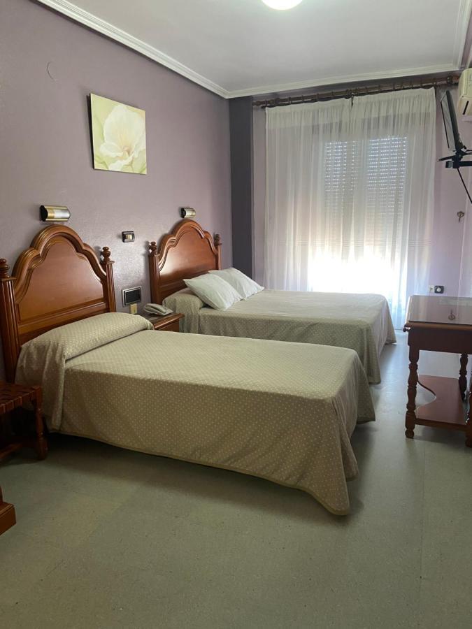 Hotel Lusitania, Centro Ciudad, Parking Privado เมรีดา ภายนอก รูปภาพ