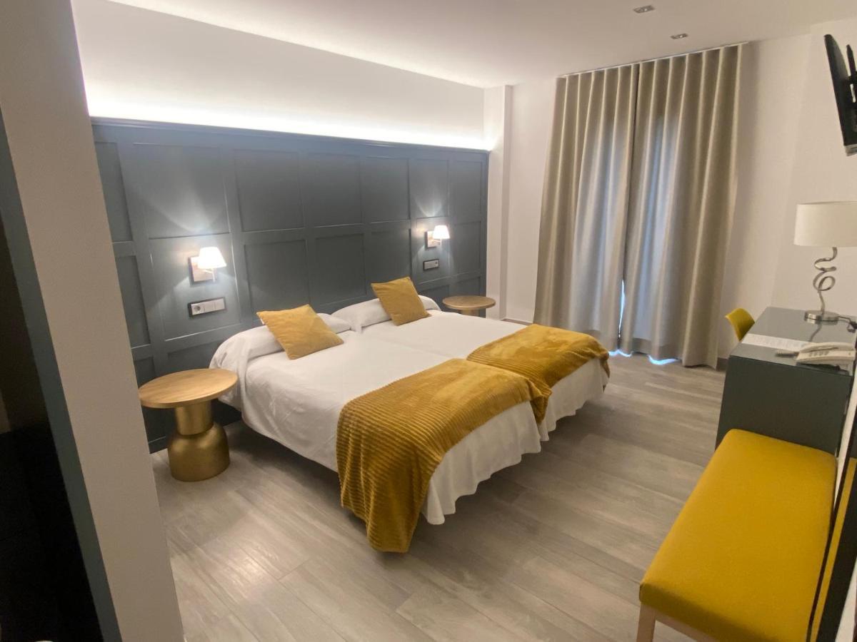 Hotel Lusitania, Centro Ciudad, Parking Privado เมรีดา ภายนอก รูปภาพ