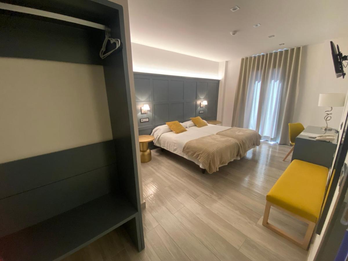 Hotel Lusitania, Centro Ciudad, Parking Privado เมรีดา ภายนอก รูปภาพ