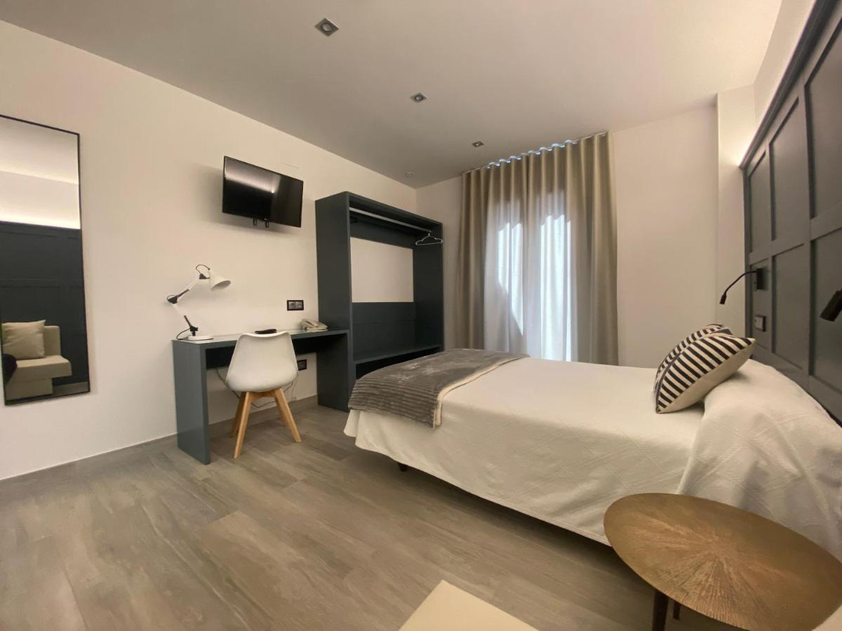 Hotel Lusitania, Centro Ciudad, Parking Privado เมรีดา ภายนอก รูปภาพ