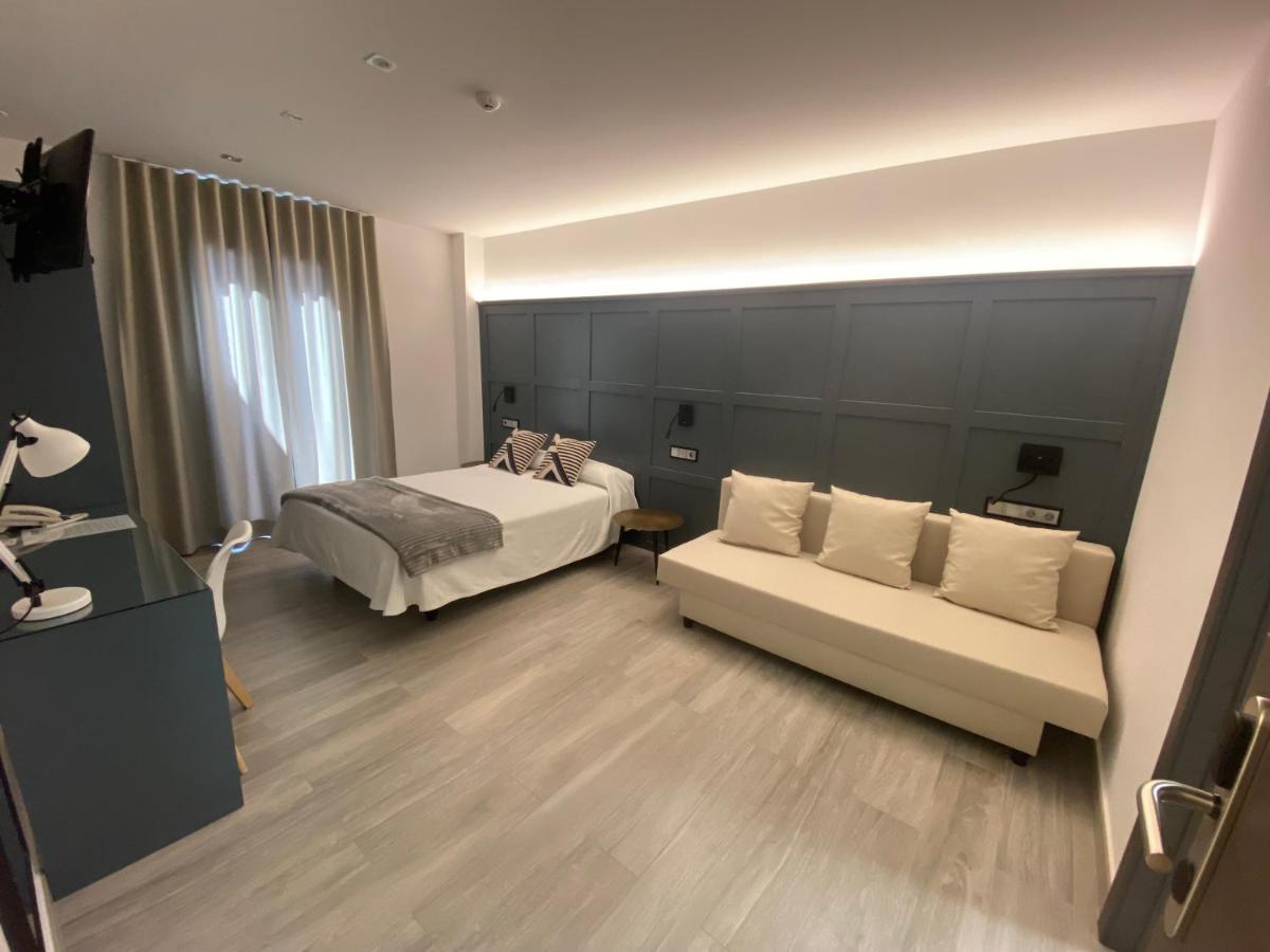 Hotel Lusitania, Centro Ciudad, Parking Privado เมรีดา ภายนอก รูปภาพ