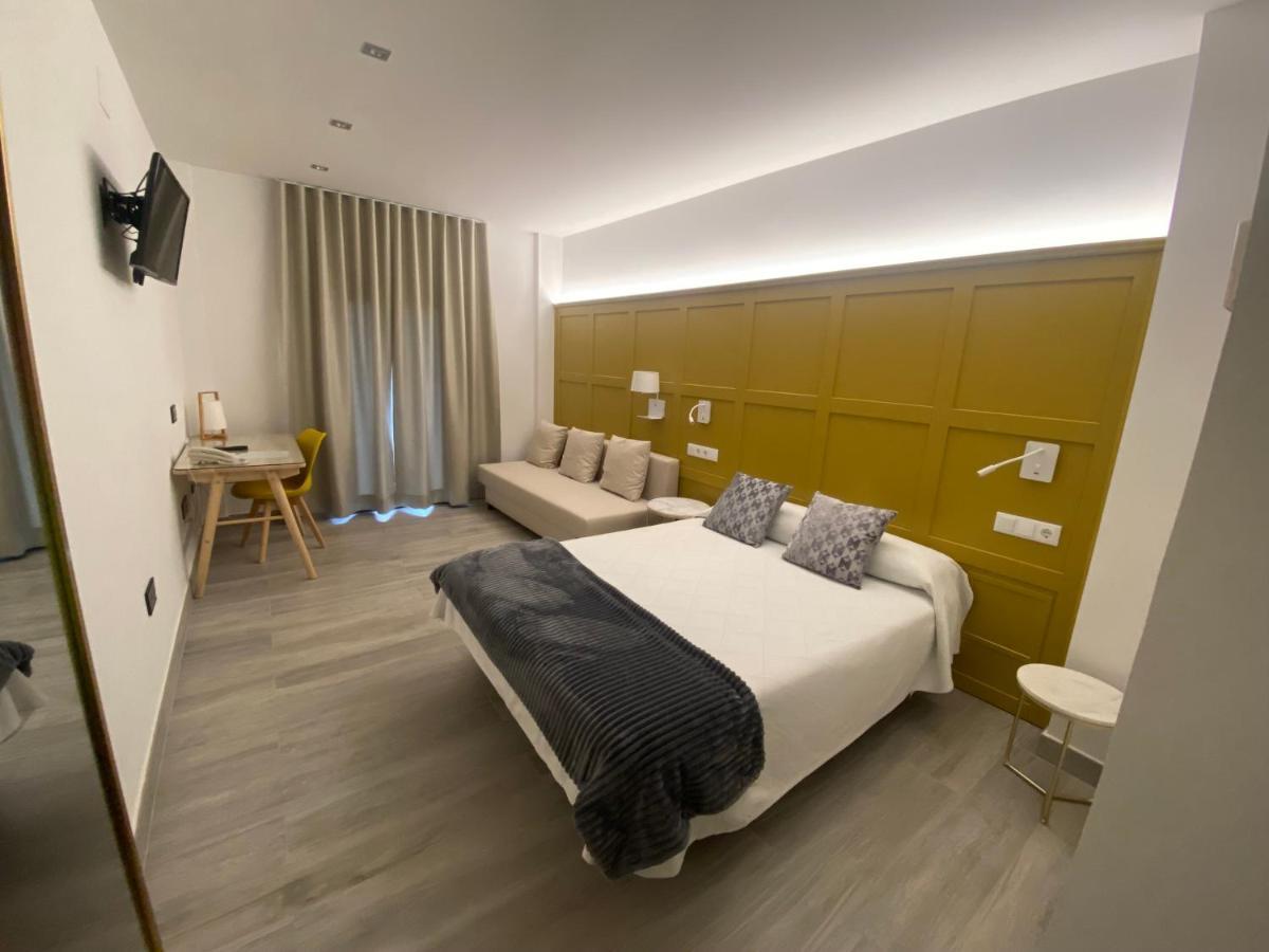 Hotel Lusitania, Centro Ciudad, Parking Privado เมรีดา ภายนอก รูปภาพ