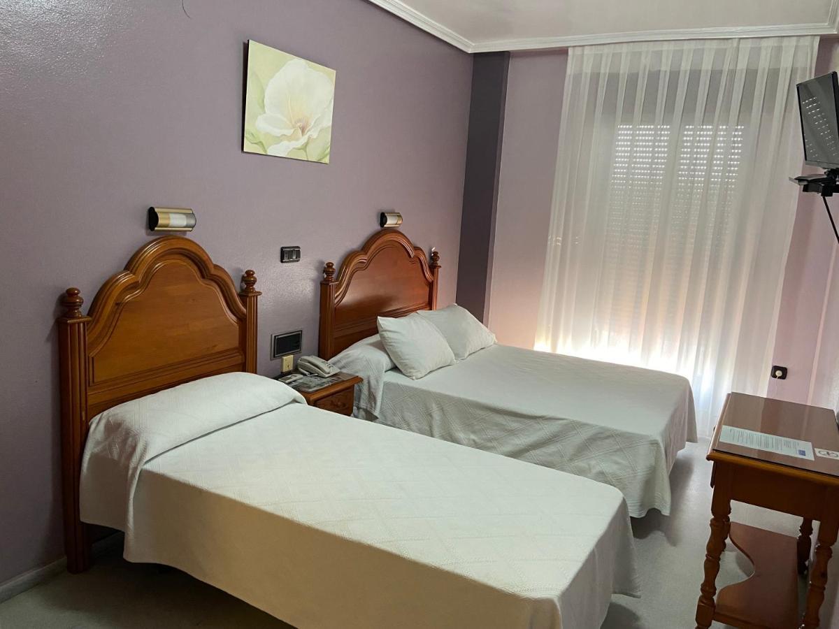 Hotel Lusitania, Centro Ciudad, Parking Privado เมรีดา ภายนอก รูปภาพ