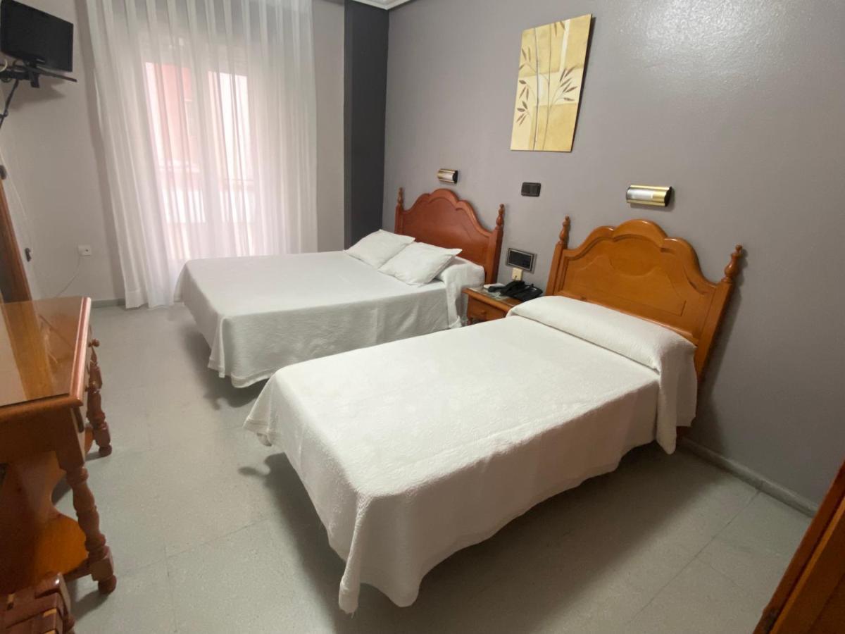 Hotel Lusitania, Centro Ciudad, Parking Privado เมรีดา ภายนอก รูปภาพ