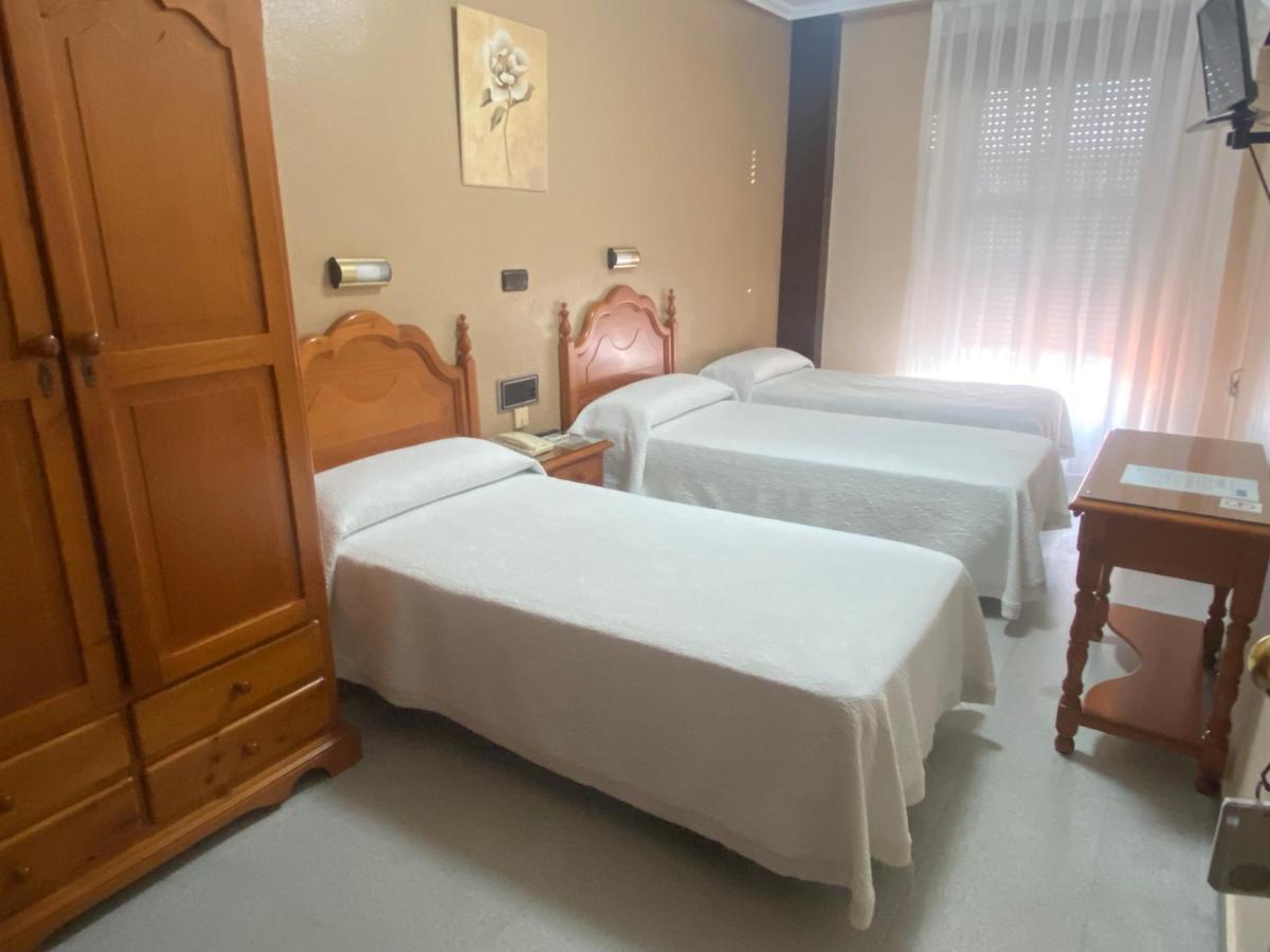 Hotel Lusitania, Centro Ciudad, Parking Privado เมรีดา ภายนอก รูปภาพ