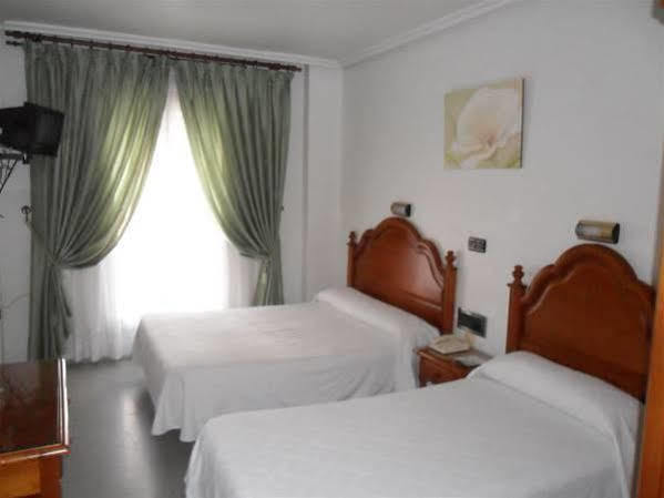 Hotel Lusitania, Centro Ciudad, Parking Privado เมรีดา ภายนอก รูปภาพ