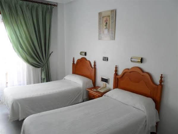Hotel Lusitania, Centro Ciudad, Parking Privado เมรีดา ภายนอก รูปภาพ
