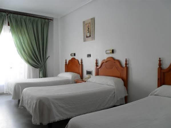 Hotel Lusitania, Centro Ciudad, Parking Privado เมรีดา ภายนอก รูปภาพ